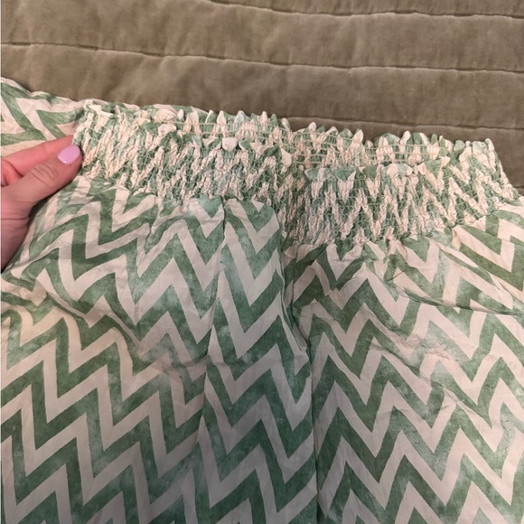 Chevron Patterned Two Piece Set of - Picture 3 of 4